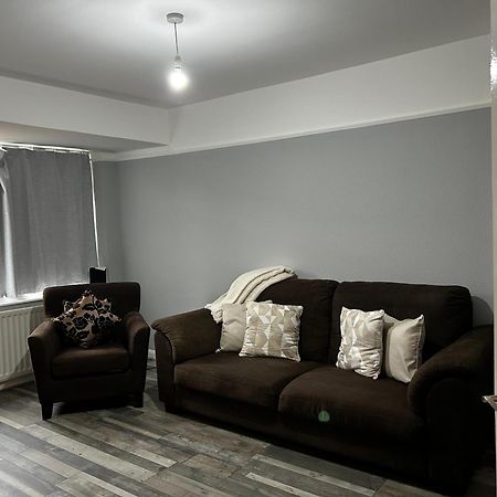 Family Home Near Cribbs Causeway And The Wave, Just 2 Minutes From Airbus And Rolls Royce 브리스틀 외부 사진