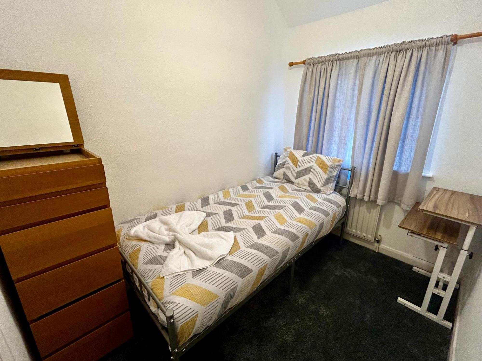Family Home Near Cribbs Causeway And The Wave, Just 2 Minutes From Airbus And Rolls Royce 브리스틀 외부 사진