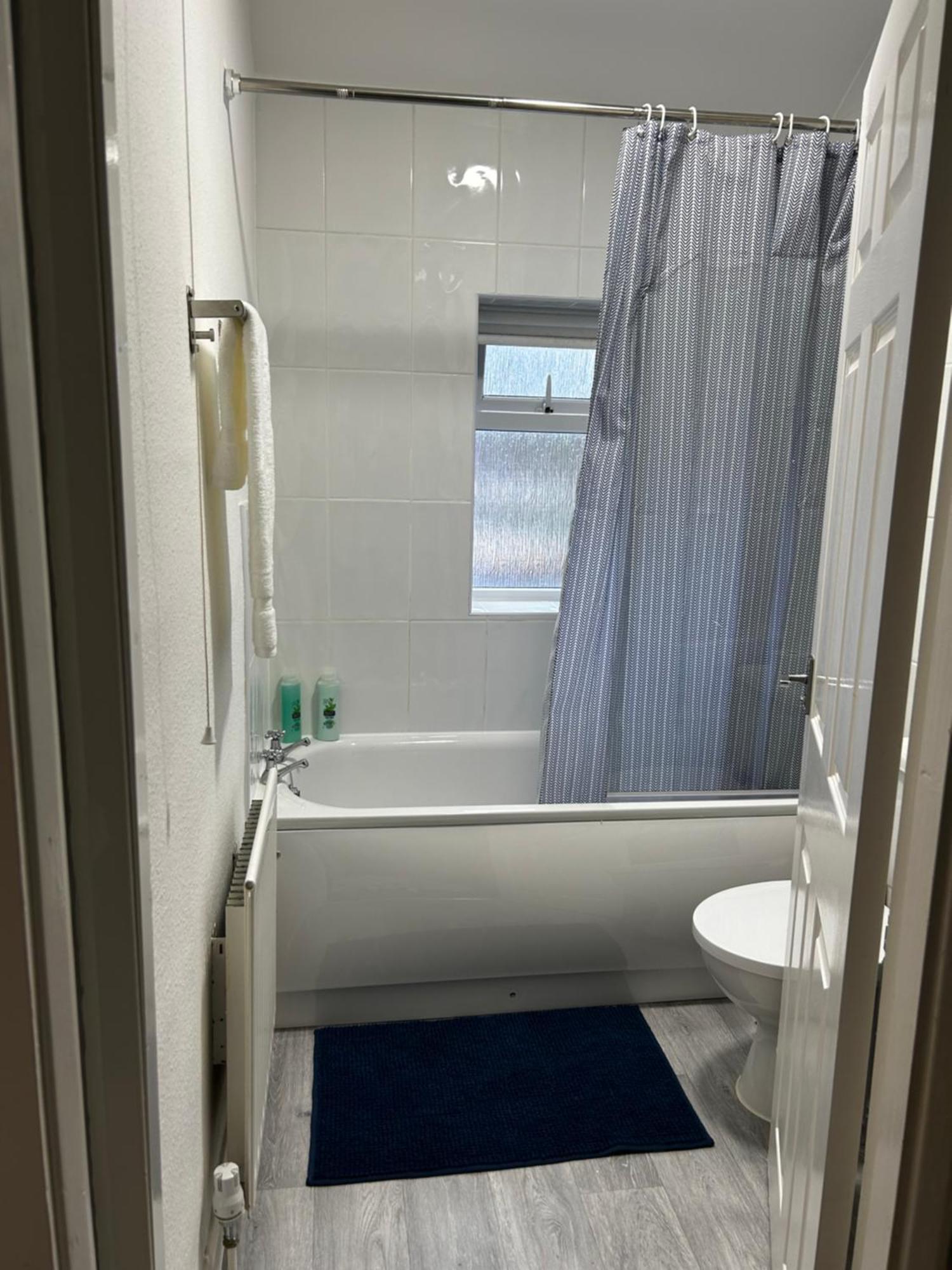 Family Home Near Cribbs Causeway And The Wave, Just 2 Minutes From Airbus And Rolls Royce 브리스틀 외부 사진