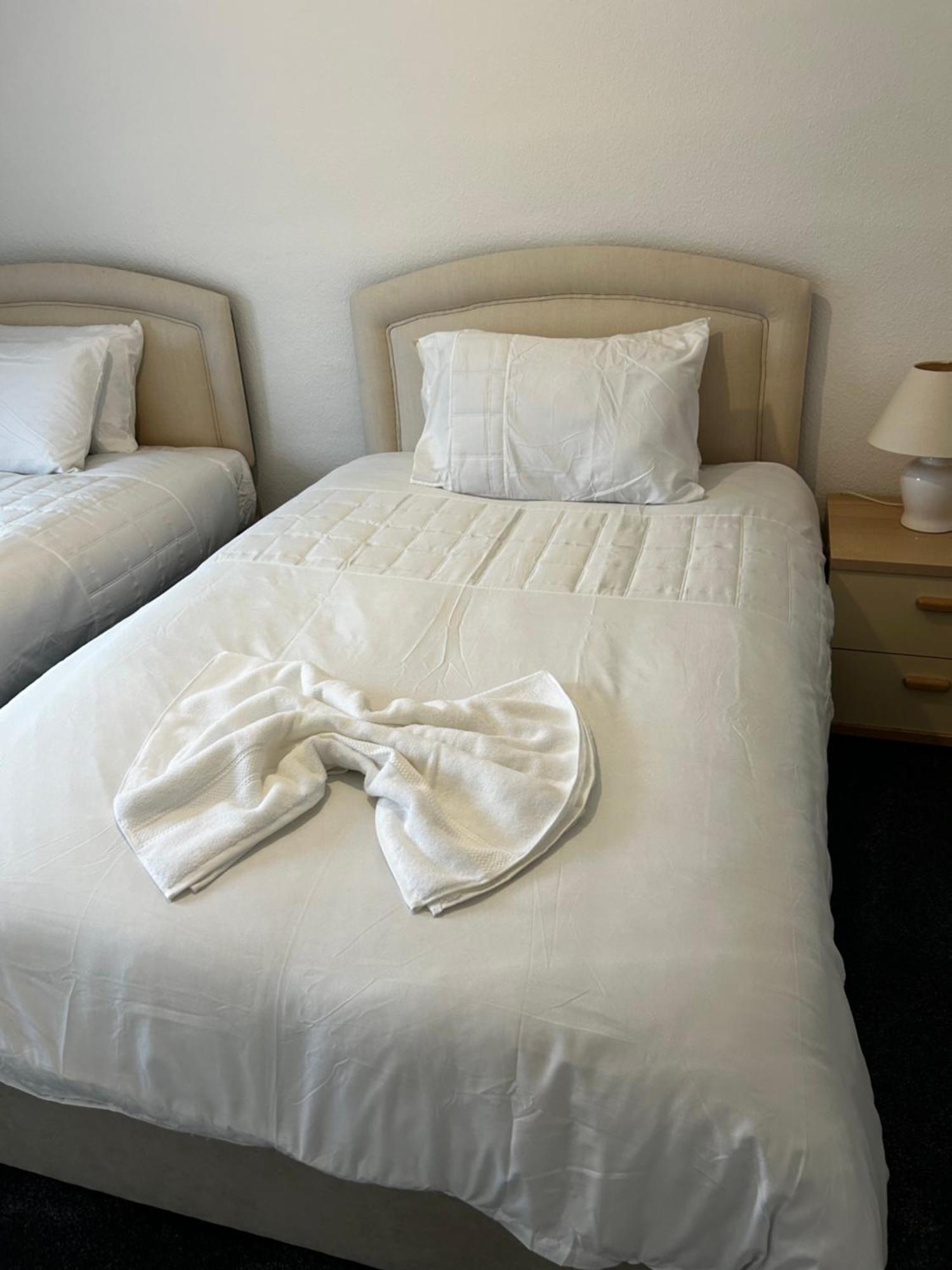 Family Home Near Cribbs Causeway And The Wave, Just 2 Minutes From Airbus And Rolls Royce 브리스틀 외부 사진